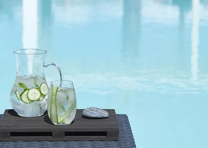 Aurora Santorini 酒店 易莫洛林