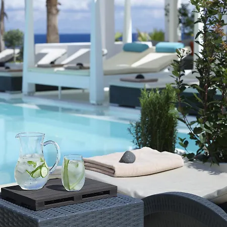 Aurora Luxury Hotel 4*