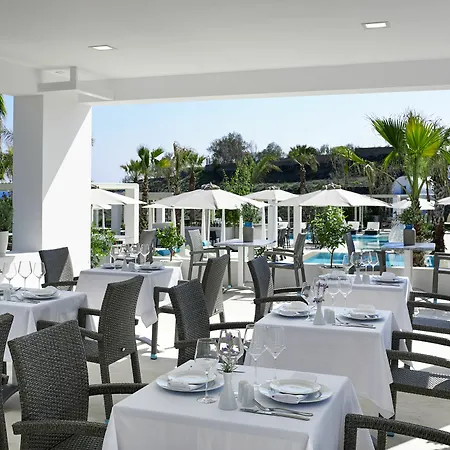 Aurora Luxury Hotel 4*